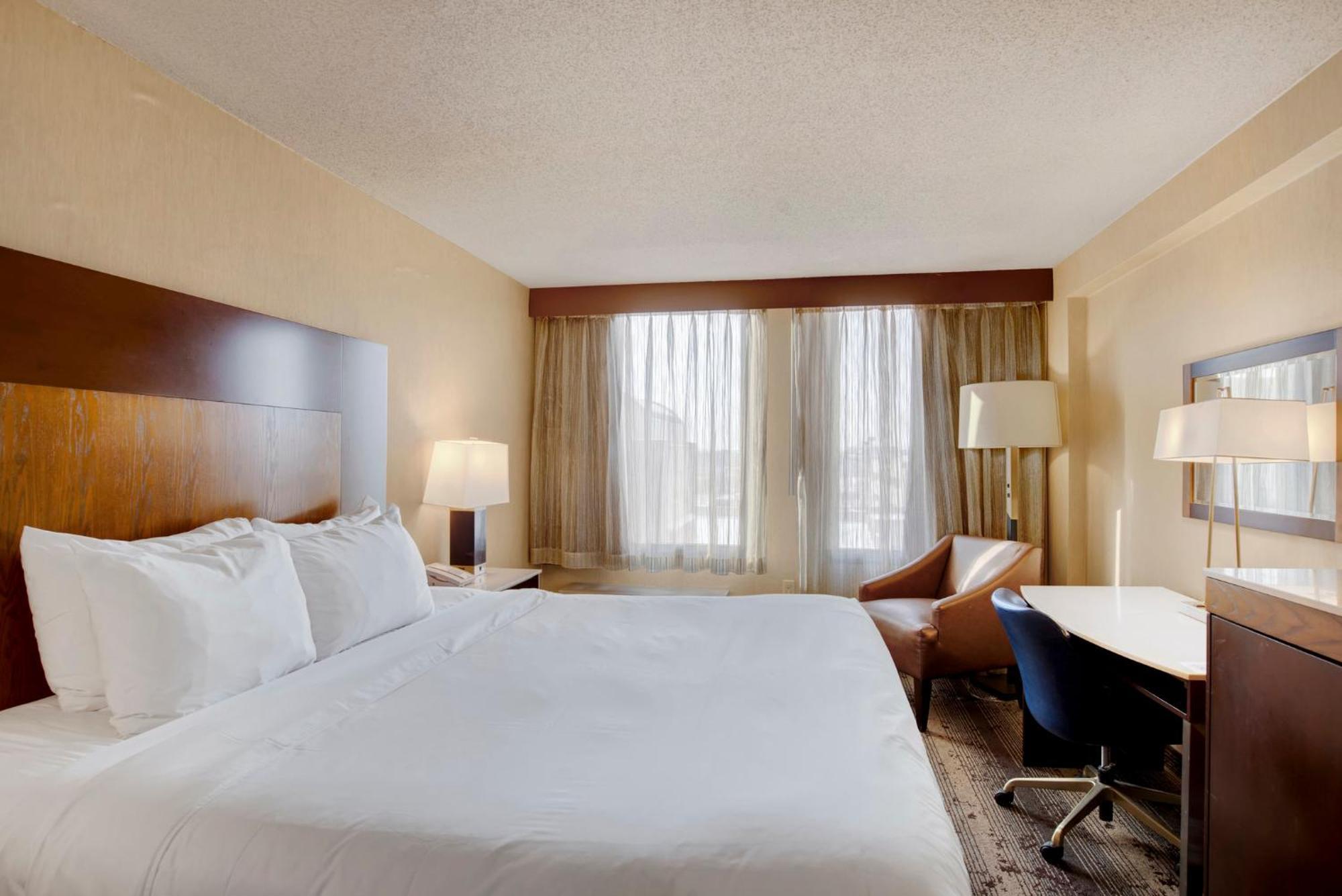 Hotel Crowne Plaza Harrisburg-hershey By Ihg 4*